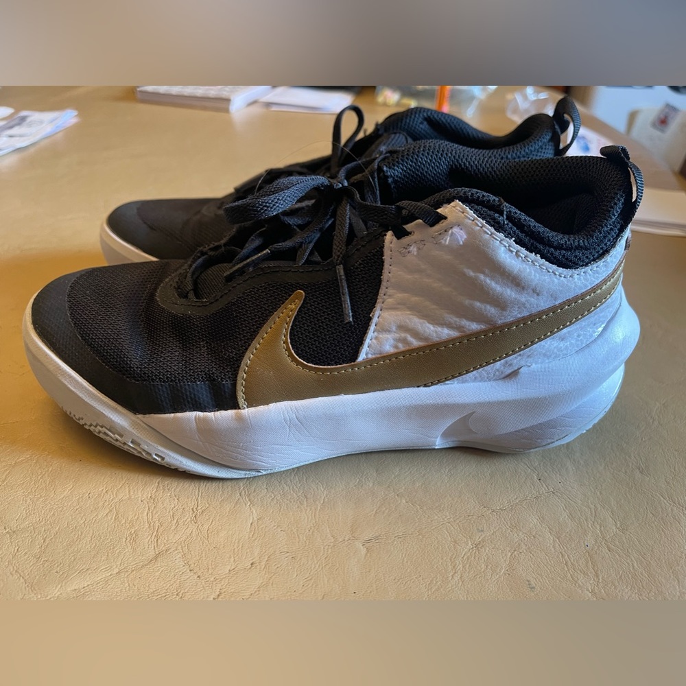 Size 5Y Nike hustle DX-SU21